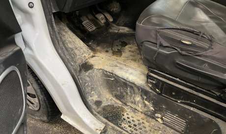 Lavage intérieur et extérieur utilitaire sur site à Bourgoin Jallieu. WASHER AUTO