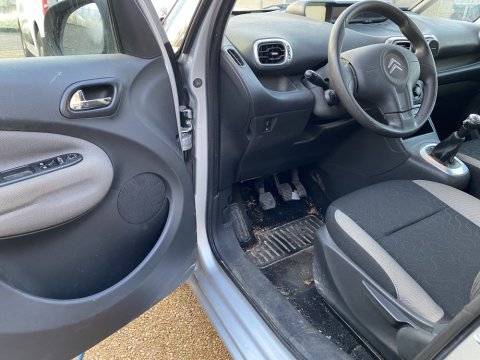 Nettoyage intérieur Citroen c3 Picasso. WASHER-AUTO