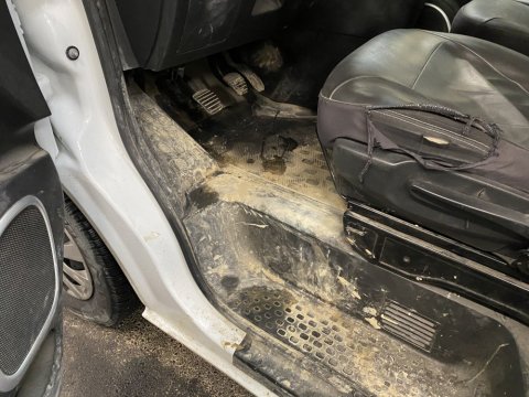 Lavage intérieur et extérieur utilitaire sur site à Bourgoin Jallieu. WASHER AUTO