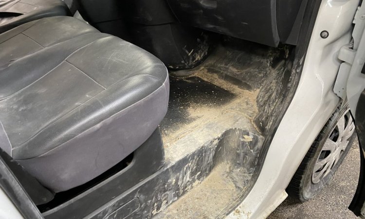 Lavage intérieur et extérieur utilitaire sur site à Bourgoin Jallieu. WASHER AUTO