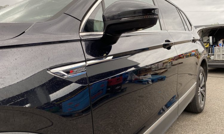 Lavage extérieur voiture avec une technologie sans eau. WASHER AUTO