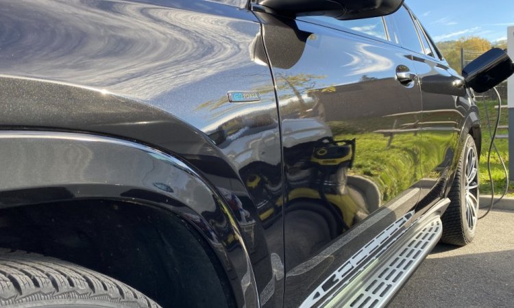 Lavage extérieur voiture avec une technologie sans eau. WASHER AUTO