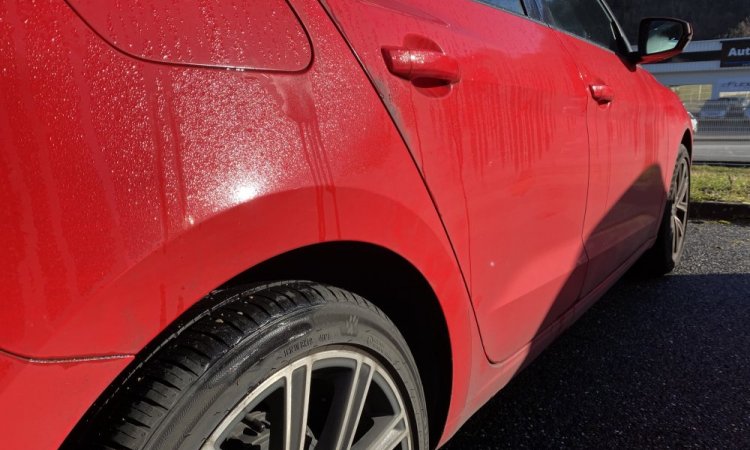 Lavage extérieur voiture avec une technologie sans eau. WASHER AUTO