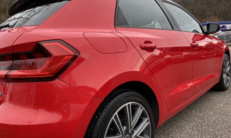 Lavage extérieur voiture avec une technologie sans eau. WASHER AUTO