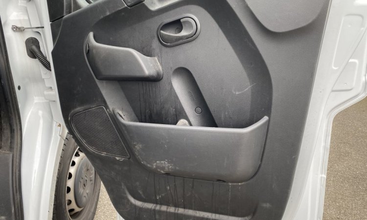 Nettoyage intérieur d'une cabine d'un Renault Master à Bourgoin Jallieu. WASHER AUTO