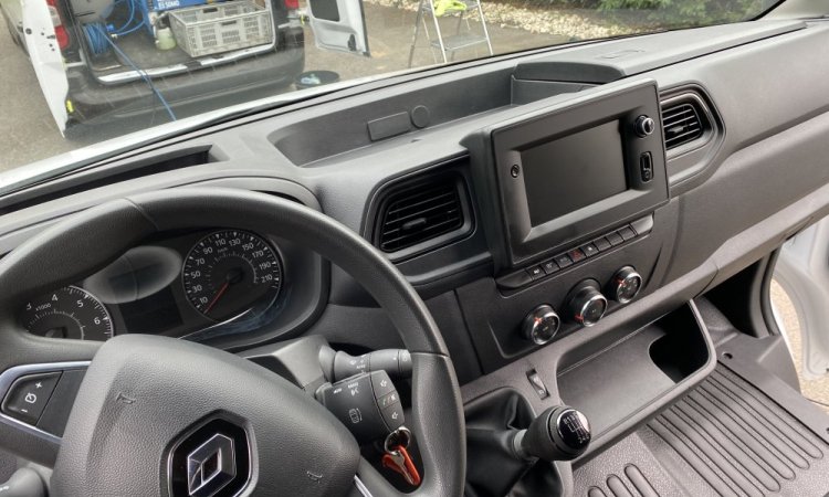 Nettoyage intérieur cabine utilitaire à Bourgoin Jallieu par WASHER AUTO