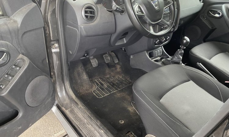 Nettoyage intérieur de Dacia Duster à Corbas par WASHER-AUTO